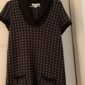 MACY’S STYLE & COMPANY: SIZE MEDIUM/PETITE W/2 FRONT POCKETS.